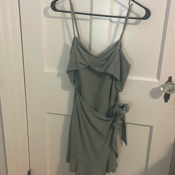 Medium Sage green dress. Brand is L’ATISTE by amy - Picture 1 of 1